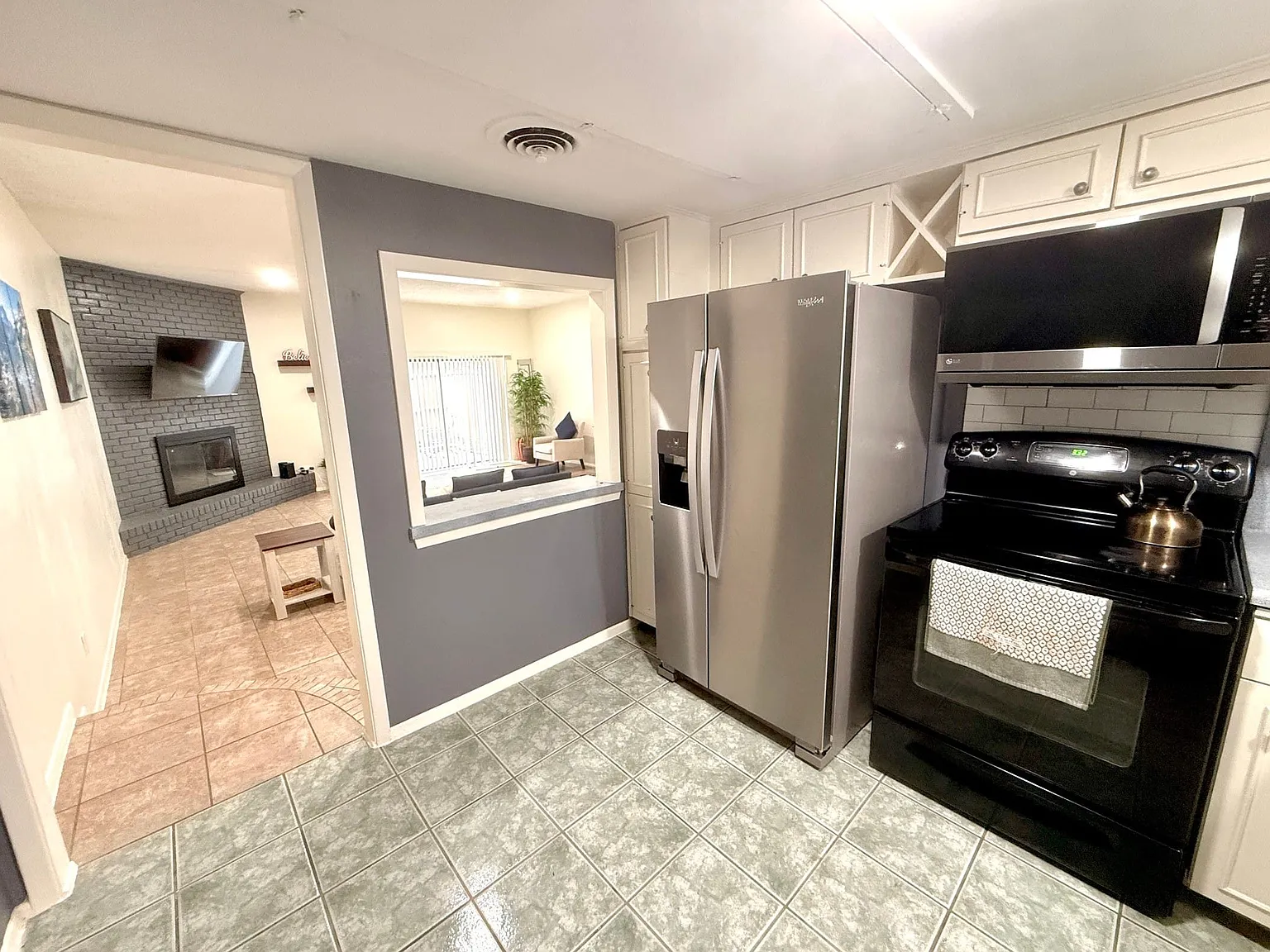 2 bed, 1.5 bath, 1350 sqft, $2,350 — Photo 4