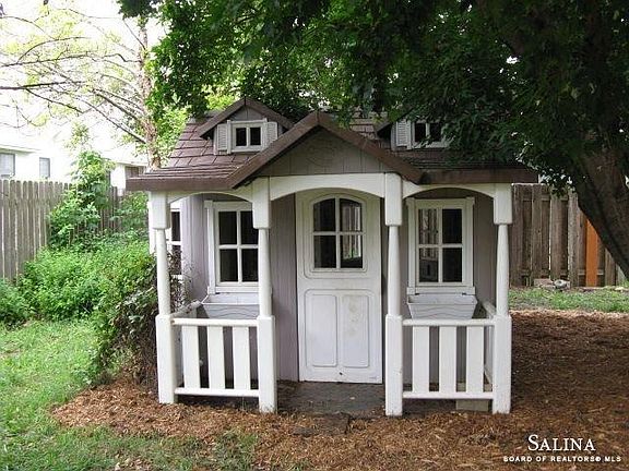 3rd image of 2212 Village Ln