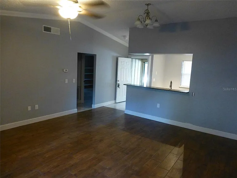 1890 Wolford Rd #5 — Photo 7
