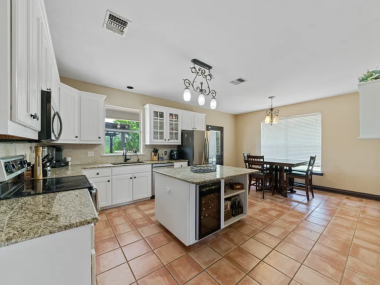 103 Saddle View Dr — Photo 12
