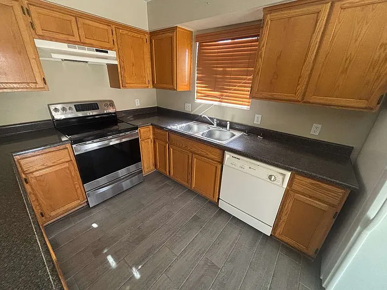 730 W Patricia St — Photo 7