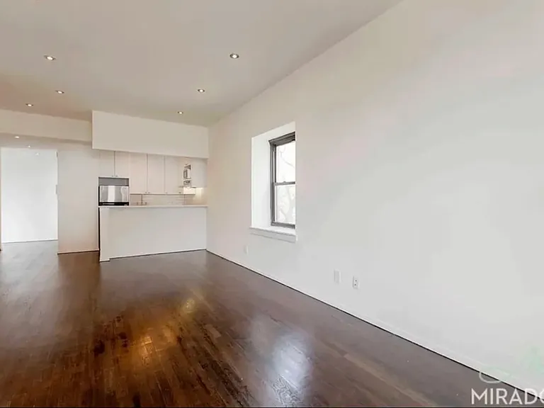 304 E 20th St #4G — Photo 2