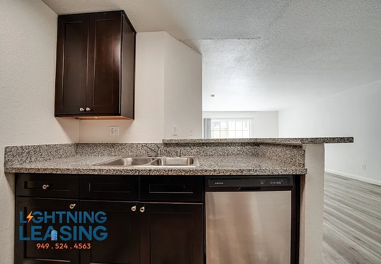 2850 Riverside Dr #3-207 — Photo 11