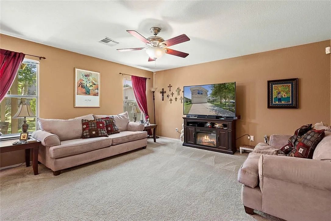 3 bed, 2.5 bath, 1700 sqft, $1,850 — Photo 2
