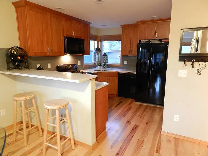 Kitchen w/Breakfast bar