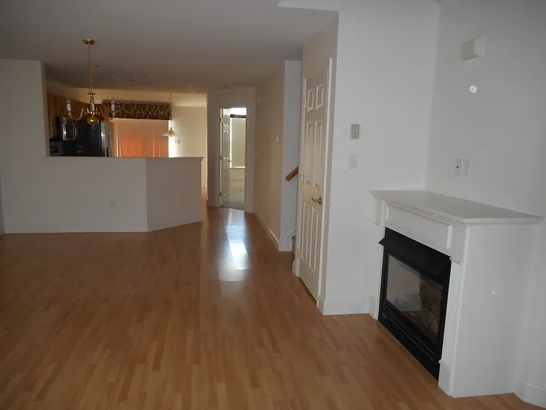 527 Oak Hill Ln — Photo 7