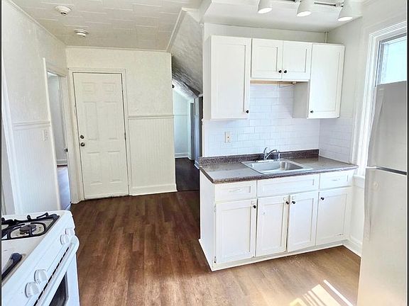 2nd image of 79 Hamlet Ave APT 3