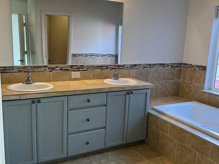 918 SE Portlandia Ave — Photo 8