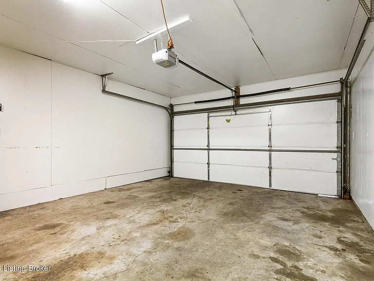 2403 Silverbrook Ave — Photo 31