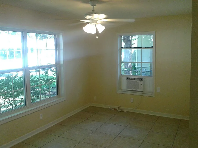 356 E Craig Pl — Photo 3