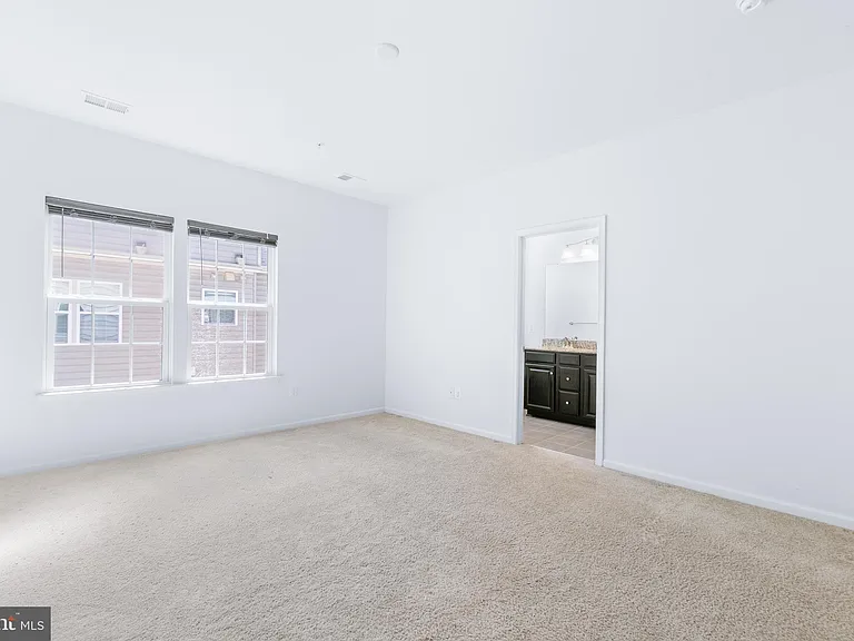 5365 S Center Dr — Photo 25