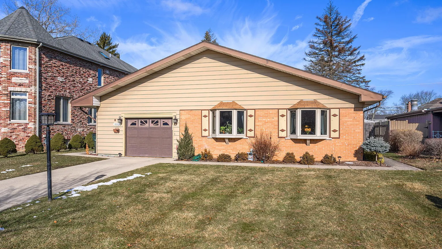 4642 Linden Ave photo 1