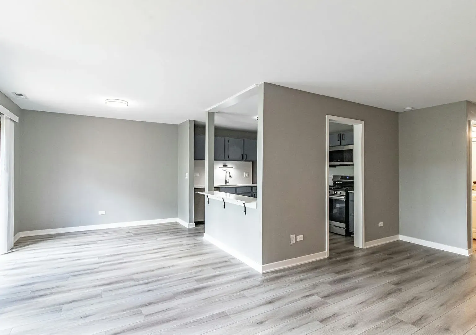2 bed, 1200 sqft, $2,300 — Photo 4