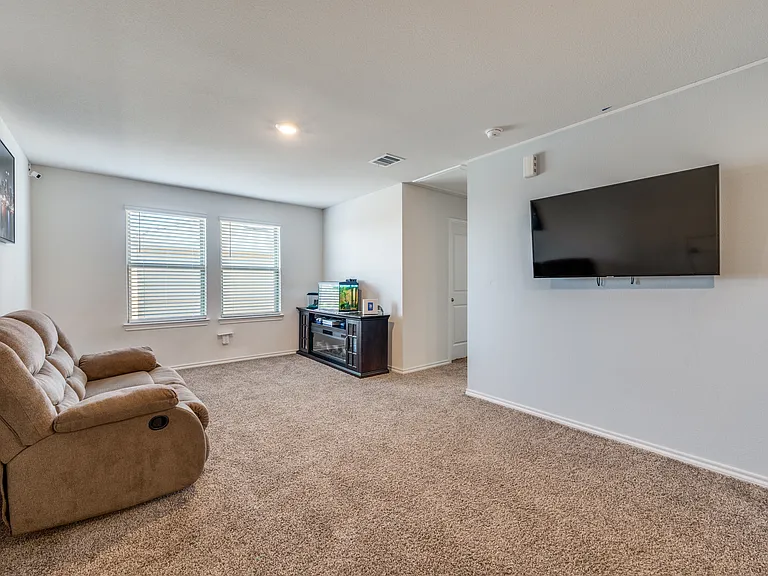 808 Fueller Dr — Photo 18