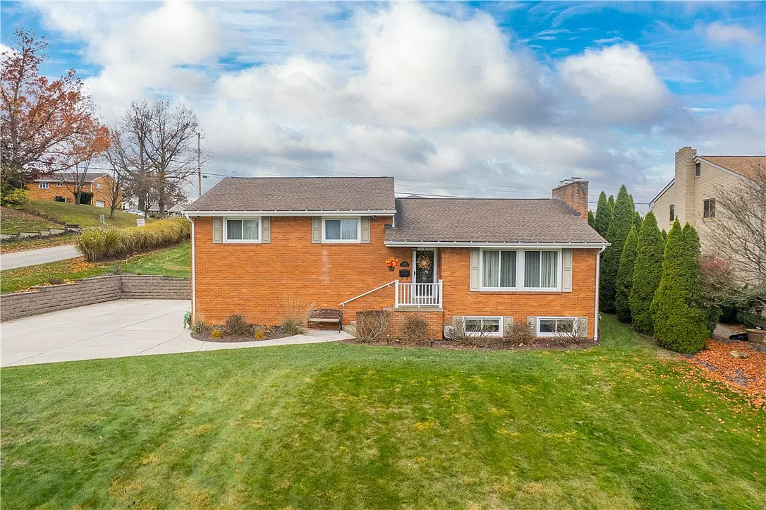 4954 Parkvue Dr photo 1