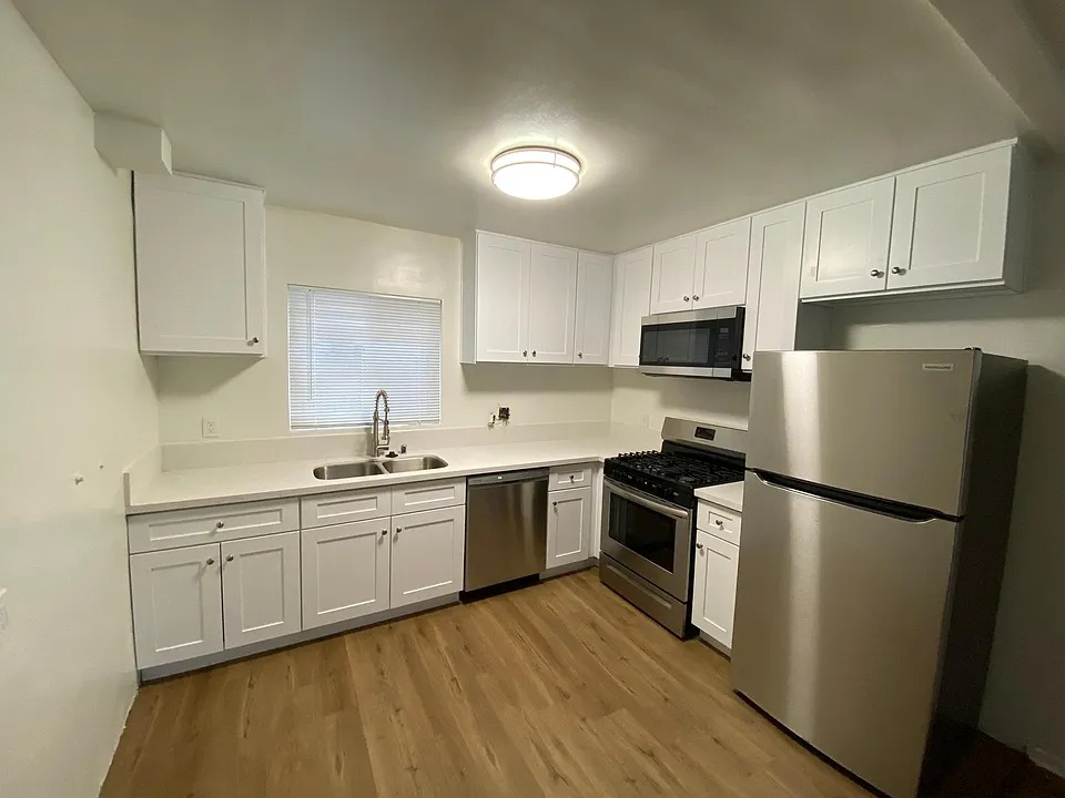 2461 Coolidge Ave #3