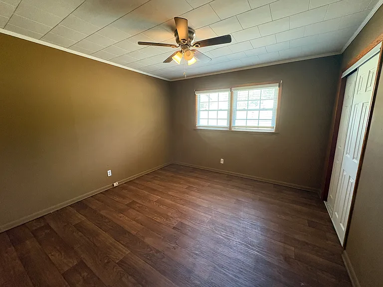 5620 Forest Ave — Photo 10