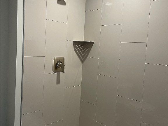 5th image of 608 Winston Ln Unit A