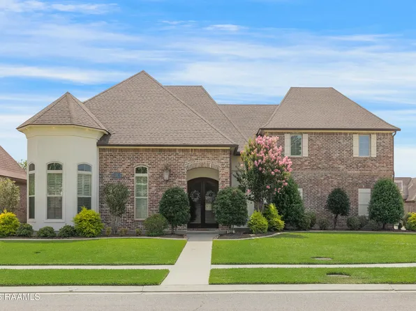 105 Quiet Oaks Dr, Youngsville, LA 70592