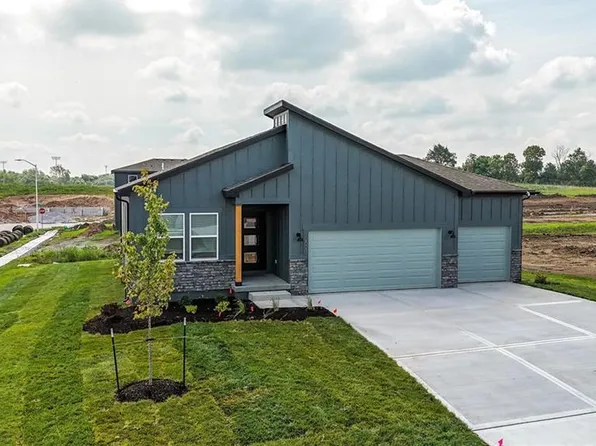 9014 SW 4th St, Lees Summit, MO 64064