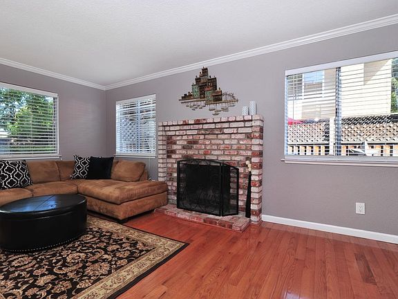 4th image of 105 Shelley Ave