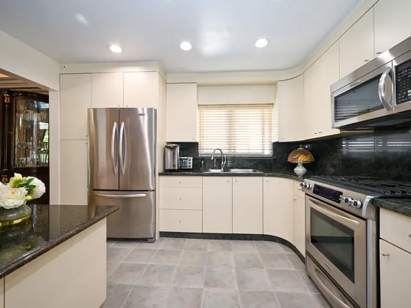 2629 East 65th Street image 10 of 25