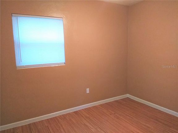 5th image of 2509 Golfview St