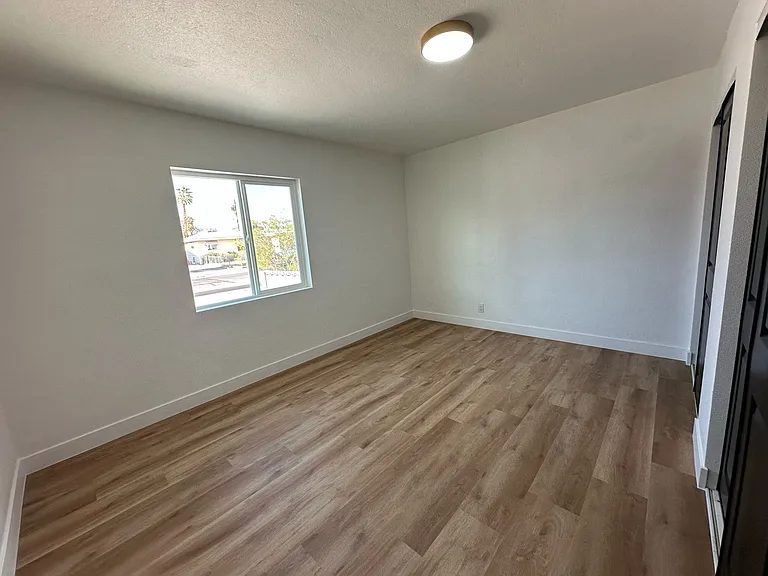 1032 E Hassett Ave — Photo 8