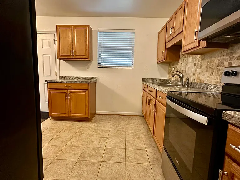 5351 Royce Ave — Photo 23