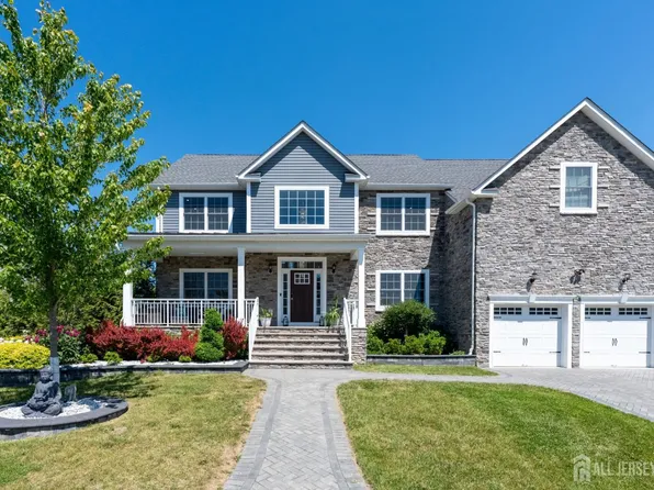 37 Americana Pl, Monroe Township, NJ 08831