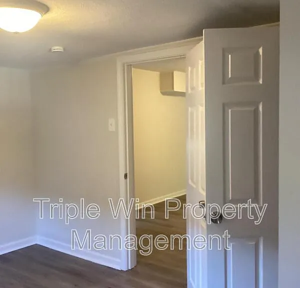 535 S Adams St — Photo 24