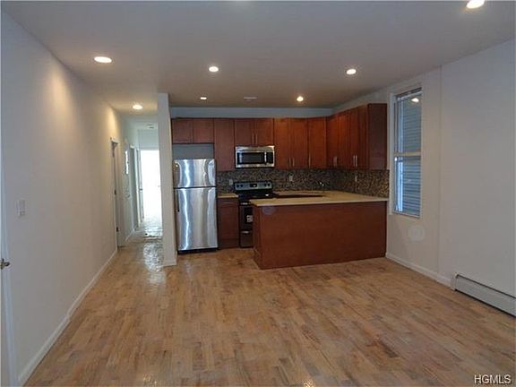 5th image of 1542 Hoe Ave #House