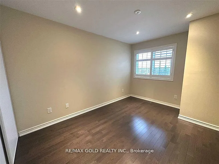 471 Meadowridge Ct — Photo 31