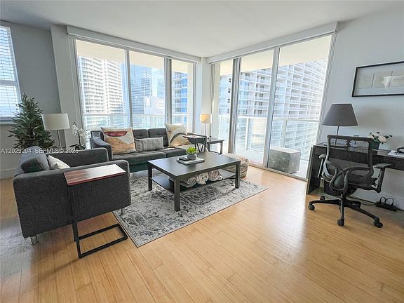 4th image of 1155 Brickell Bay Dr APT 2701