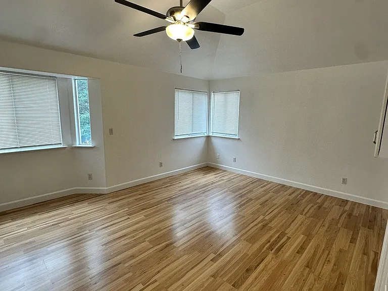 5753 W Bedford Ave — Photo 15