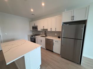 6B Rantoul St #410, Beverly, MA 01915