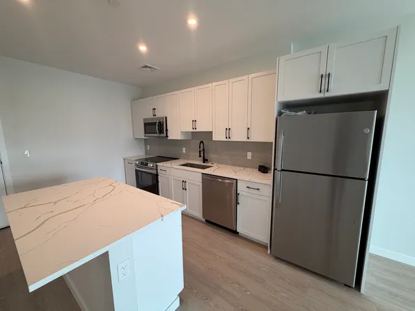 6B Rantoul St #410, Beverly, MA 01915