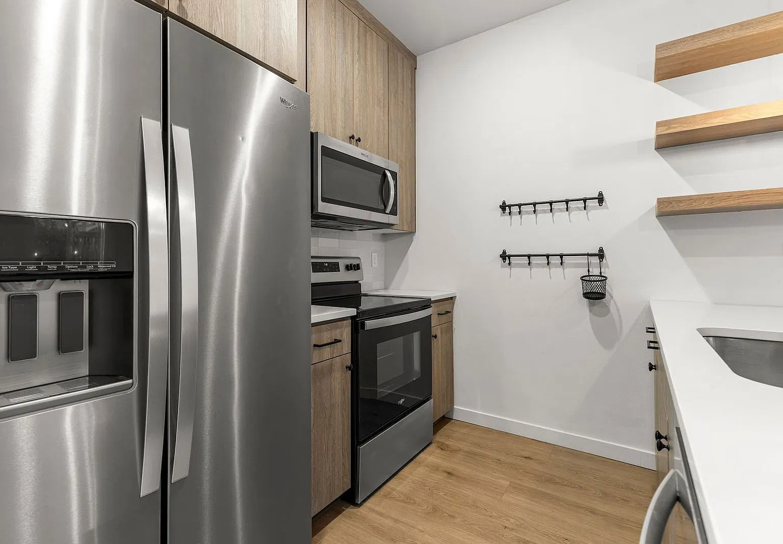 2 bed, 3.0 bath, 953 sqft, $2,695 — Photo 2