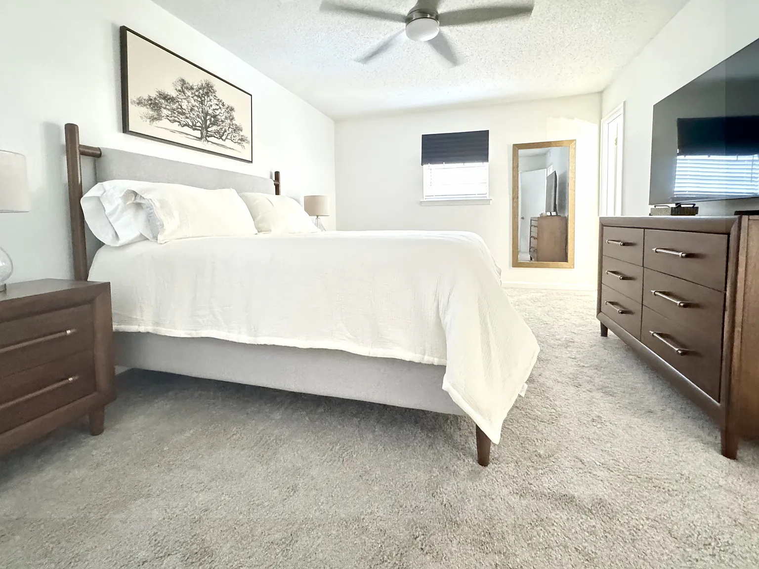 5 bed, 2.5 bath, 2800 sqft, $8,970 — Photo 3
