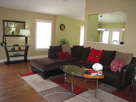 2nd image of 1008 Collinswood Dr W
