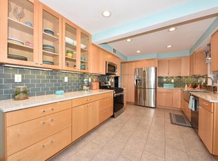 2335 N 118th St, Wauwatosa, WI 53226