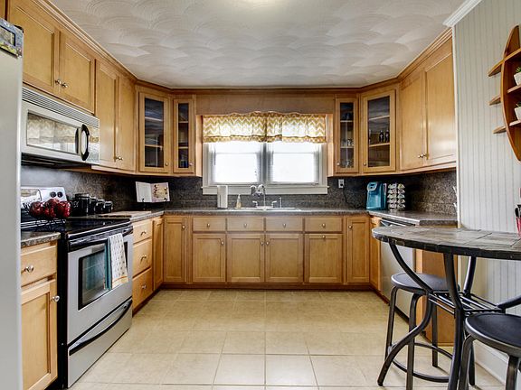 3rd image of 4011 Franklin St