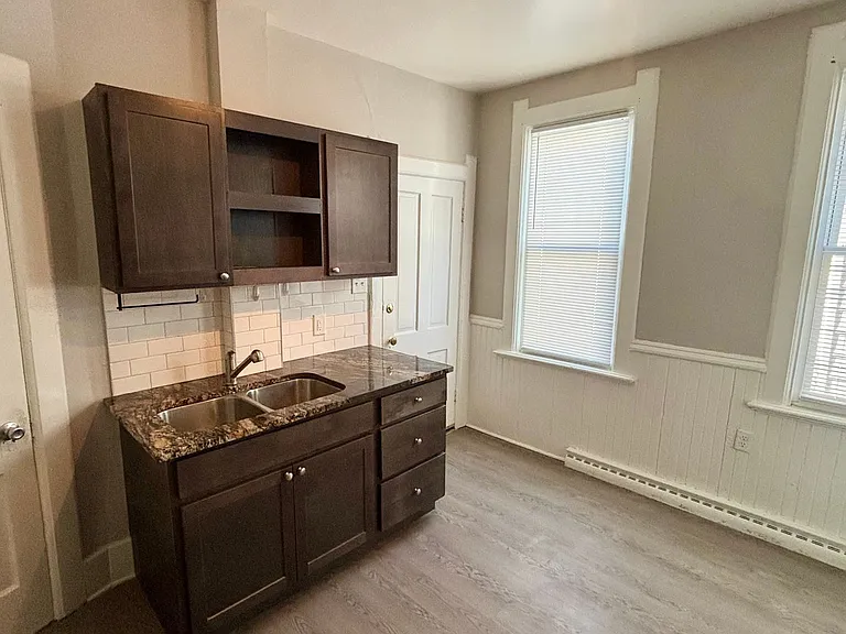 1207 E Kane Pl — Photo 4