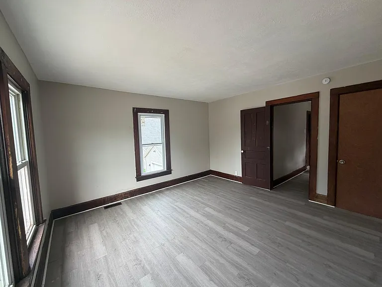 329 W Grant St — Photo 8