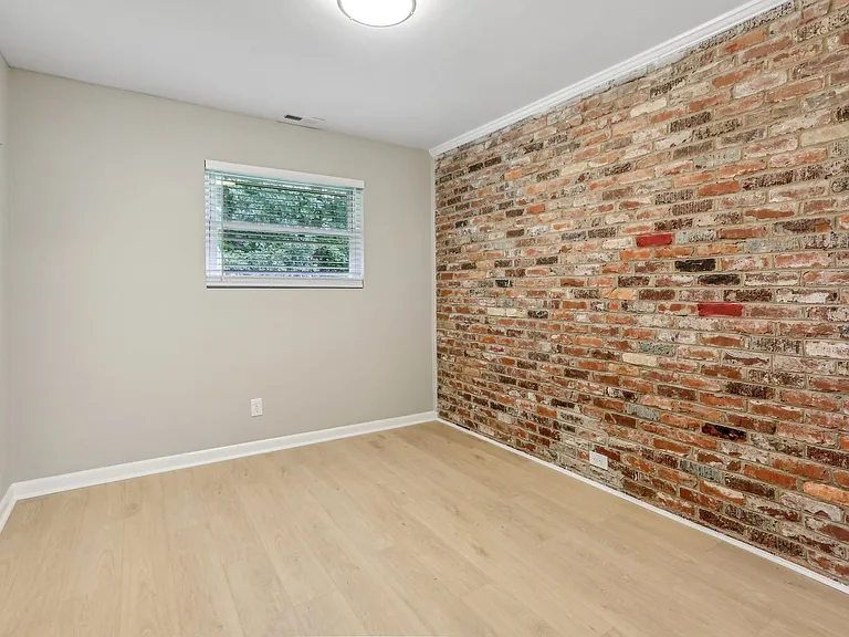 South Valley Apartments — Photo 37