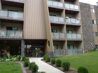 Fountaine Bleue Apartments, Edmonton, AB T5K 1W6