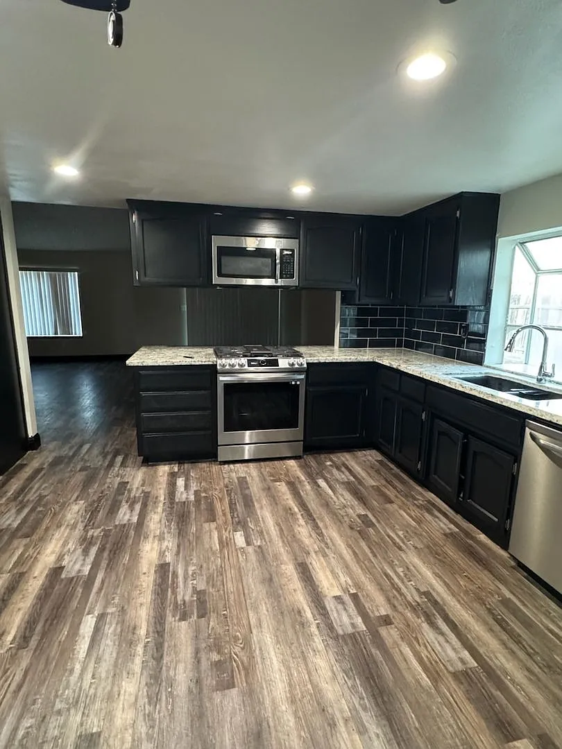 Save on Utilities! Corner Lot Home with Paid Solar, Vivint Security & Gardening Included — Photo 2