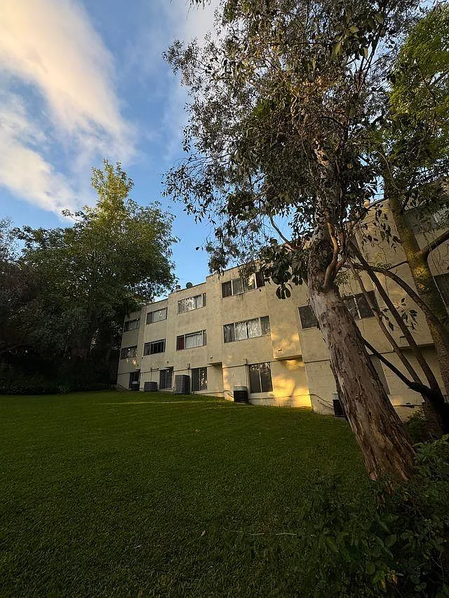 Building Photo - 3030 Waverly Dr #11