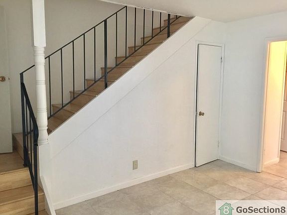 5th image of 3179 Locke Dr