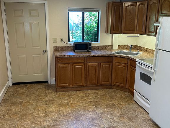 2nd image of 1541 38th Ln NE #1